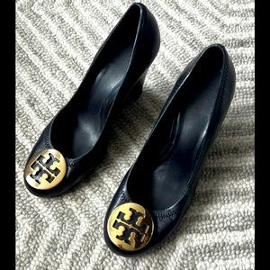 Tory Burch Sophie wedge Sz 7. Seen on Sydney Sweeney. Good condition. Size 7
